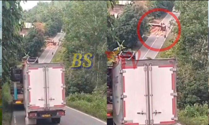 
 Truk Bermuatan Kayu Olahan Terguling di Jalan Poros Kelay, Arus Lalu Lintas Sempat Terhambat
