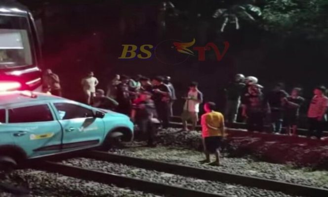 
 Tabrakan Kereta di Stasiun Bekasi Timur: 4 Orang Meninggal, Wali Kota Turun ke Lokasi