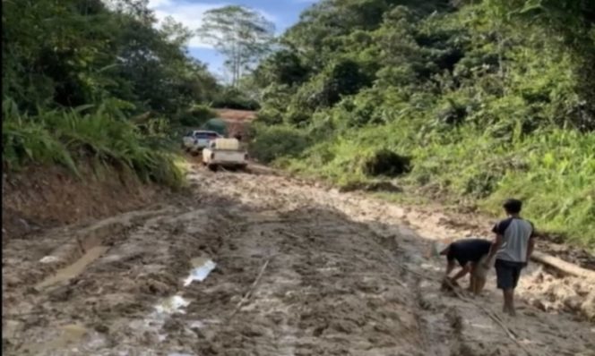 
 Jalan Penghubung Sungai Boh-Kayan Selatan Long Ampung Rusak Parah, Warga Minta Pemerintah Segera Bertindak