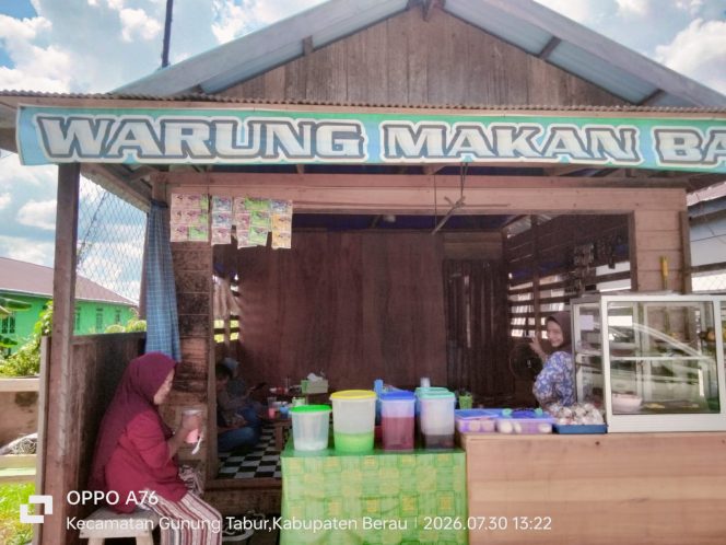 
 Singgah Istirahat dan Makan Bersama di Warung Khas Banjar, Kampung Merancang Ulu