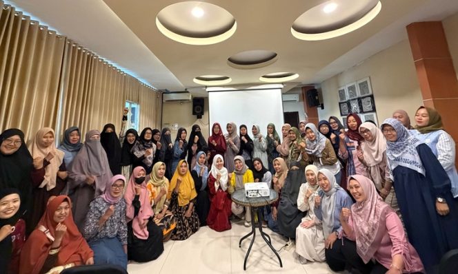 
 Arda Fitriana Latih Ibu Rumah Tangga Bisnis dari Rumah